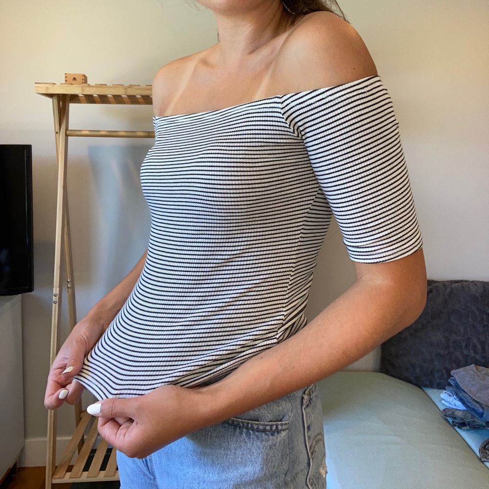 AQUA: Off the shoulder